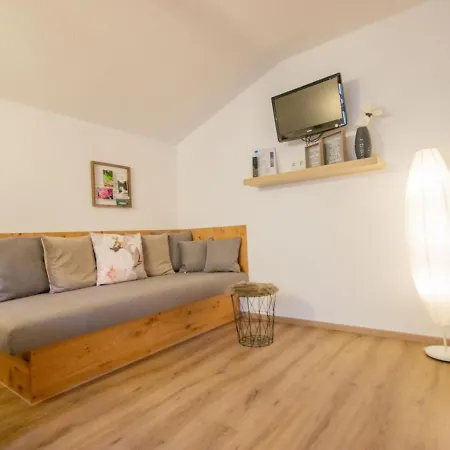 Apart Helmuth.2 * See